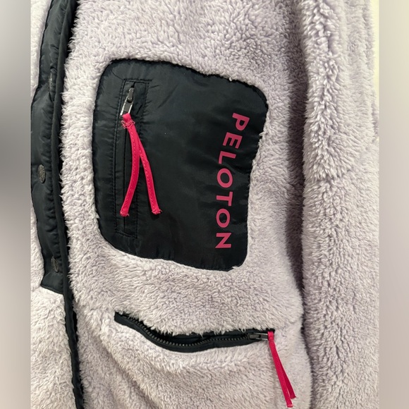 PELOTON Ho121 Sherpa Jacket, size medium - Picture 7 of 11